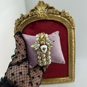 Vintage Luxury Honeybee Gold White Pearl Linked Bracelet